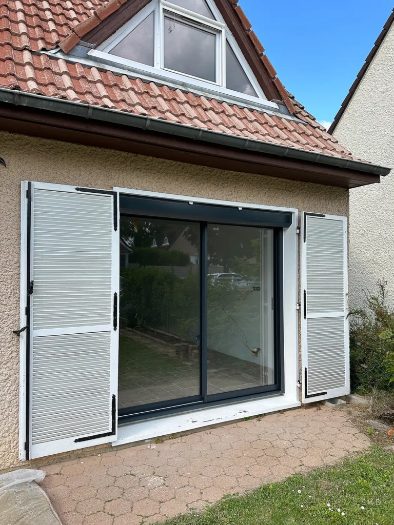 Baie coulissante aluminium et volets persiennés dans la Marne